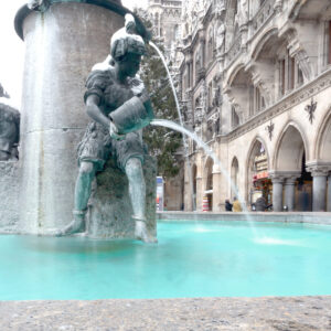 Der Fischbrunnen vor dem Münchner Rathaus.